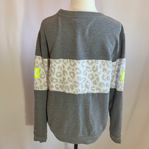 Victoria's Secret PINK Sweatshirt w/Cheetah Print - Picture 5 of 8